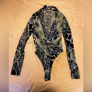 Long Sleeve Snakeskin Print Bodysuit in Blue, White, and Black